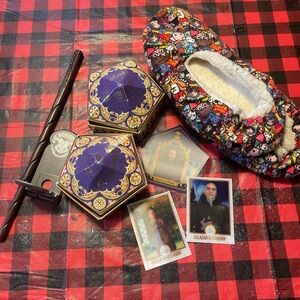 Warner Bros. Harry Potter Collectible Set - Purple and Black